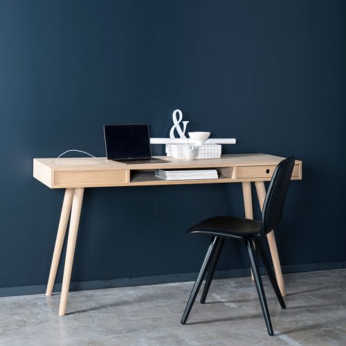 Classic-desk-+-Stick-cut-chair-1_LOW